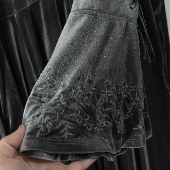 Her Universe Witcher Cloak Grey Velvet Hooded Cardigan Mystical Fairy Plus Size - Picture 12 of 15